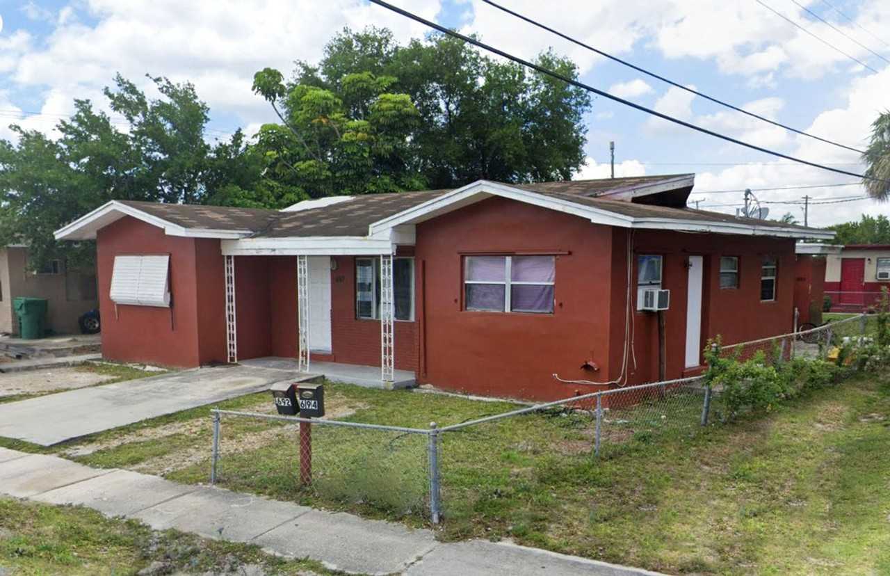 694 Sw 7th Ter - Photo 2 of 11