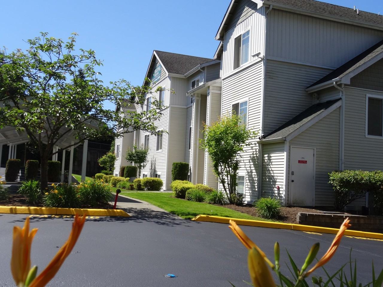 Colina Square - Photo 4 of 8