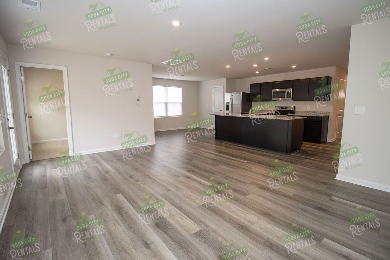 1006 Bermuda Cedar Ln - Photo 5 of 18