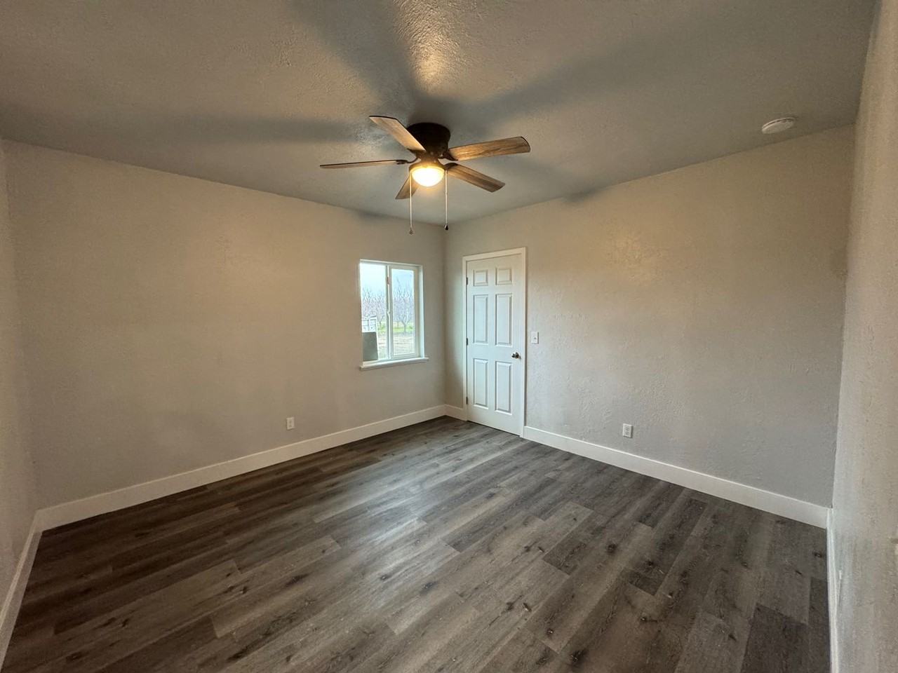 735 N Buhach Rd - Photo 7 of 8