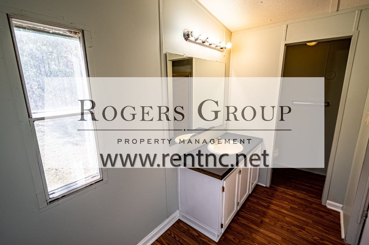 115 Mark St - Photo 4 of 9