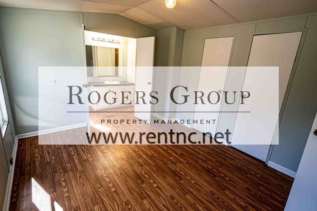 115 Mark St - Photo 5 of 9