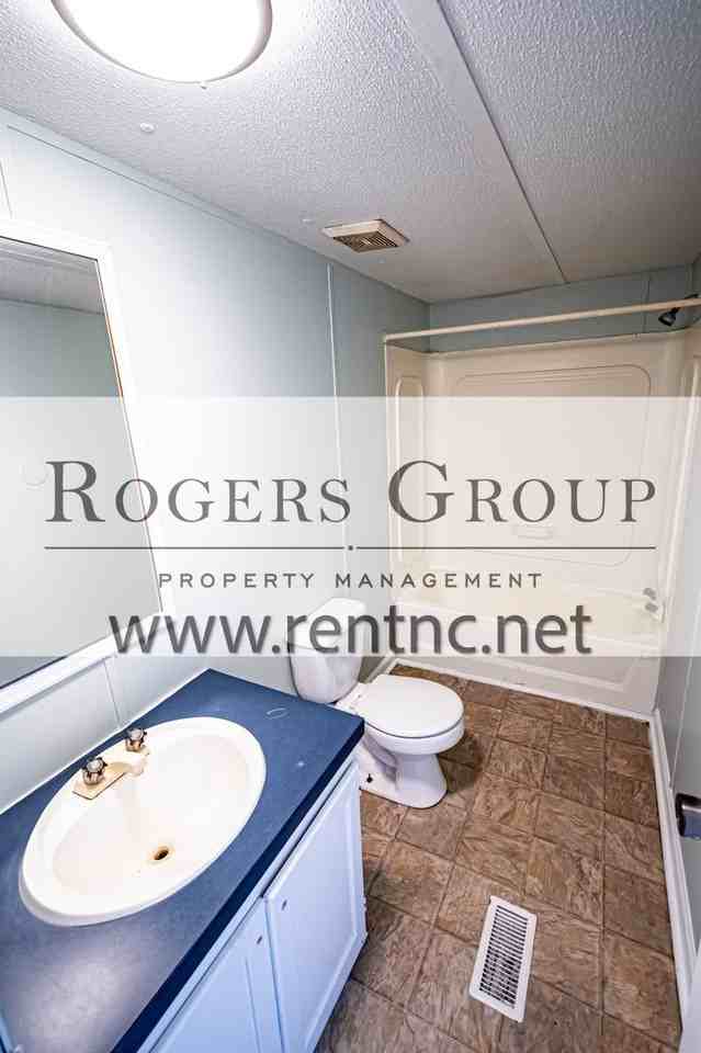115 Mark St - Photo 7 of 9