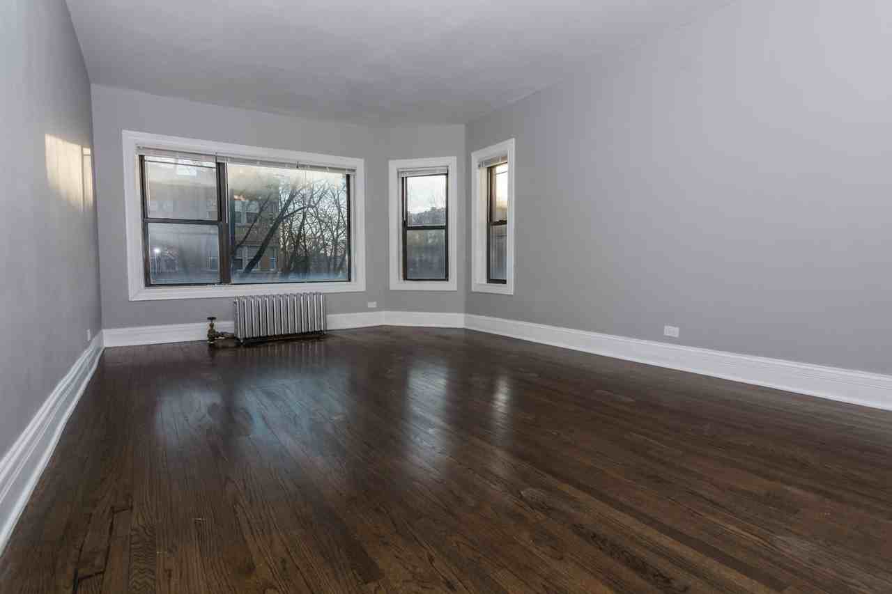 7656 S Kingston Ave - Photo 4 of 7