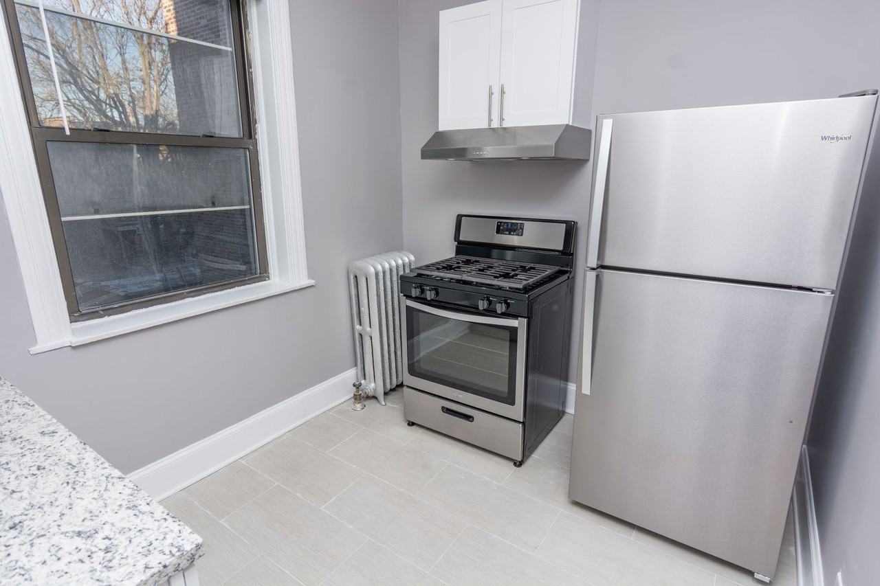 7656 S Kingston Ave - Photo 2 of 7