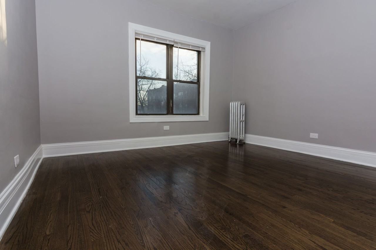 7656 S Kingston Ave - Photo 3 of 7