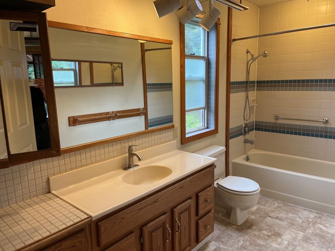 6812 Eggert Rd - Photo 3 of 19