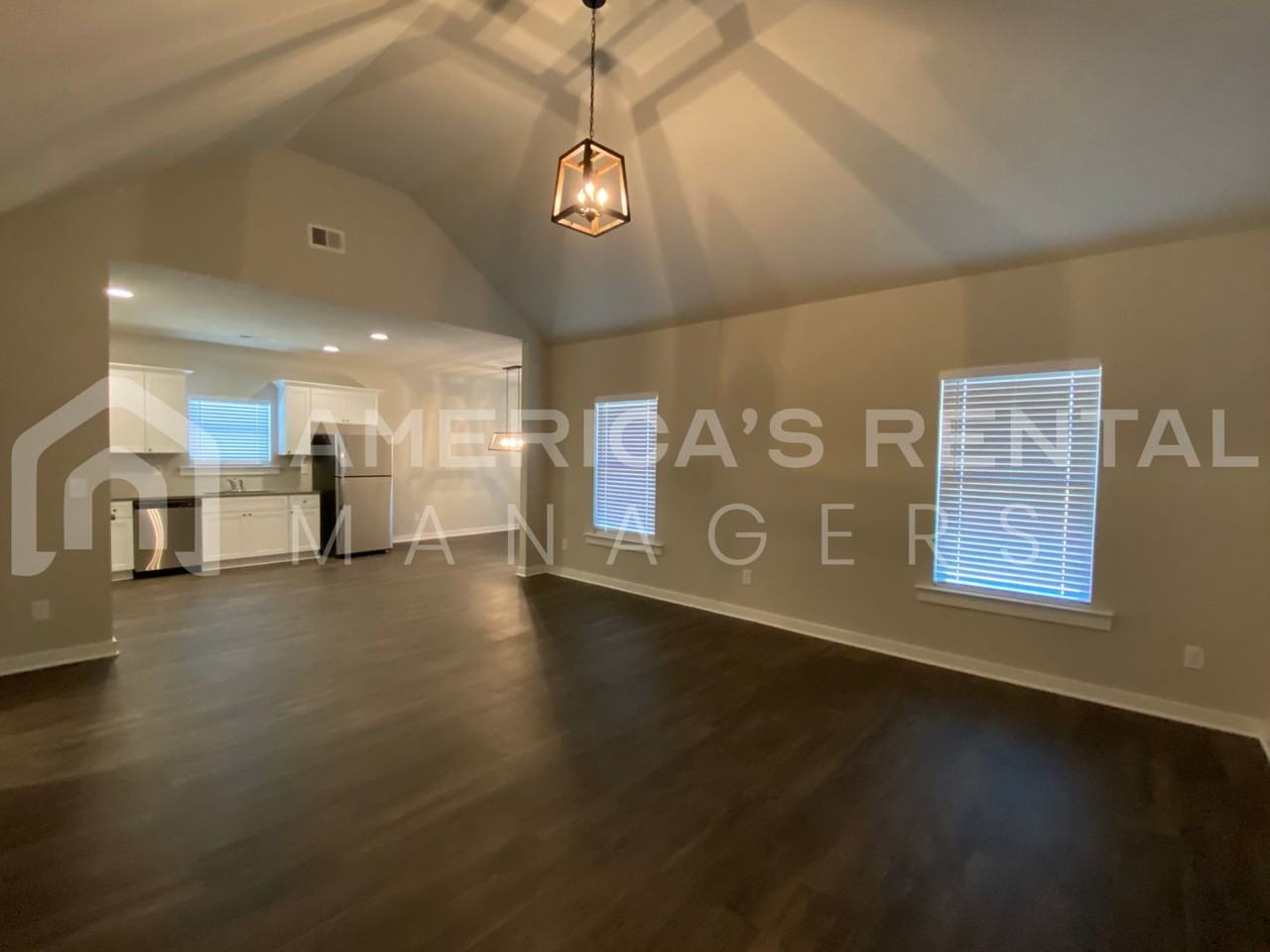 146 Wisconsin Ave - Photo 4 of 27
