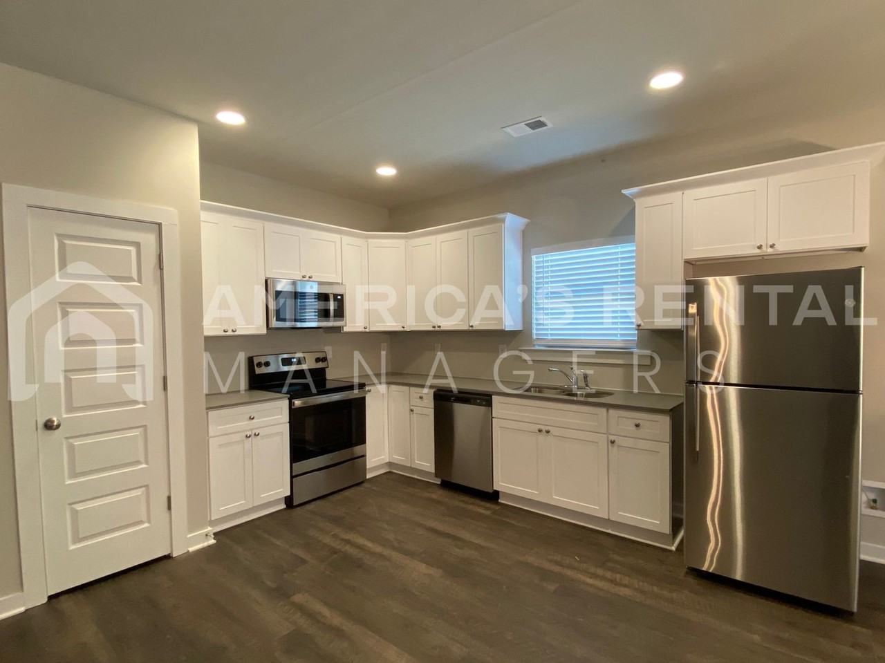 146 Wisconsin Ave - Photo 6 of 27