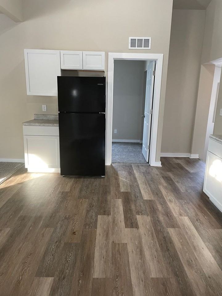 1421 11th St - Photo 3 of 14