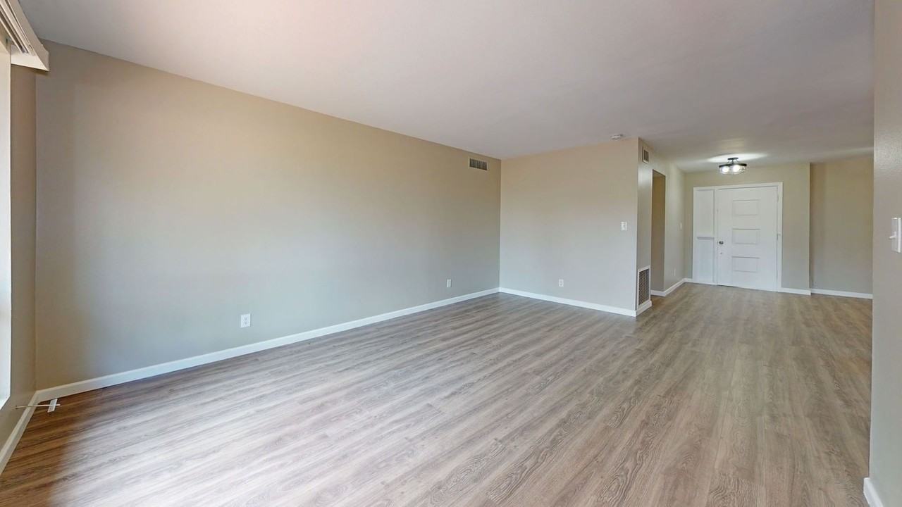 733 S Revolta Cir - Photo 5 of 26