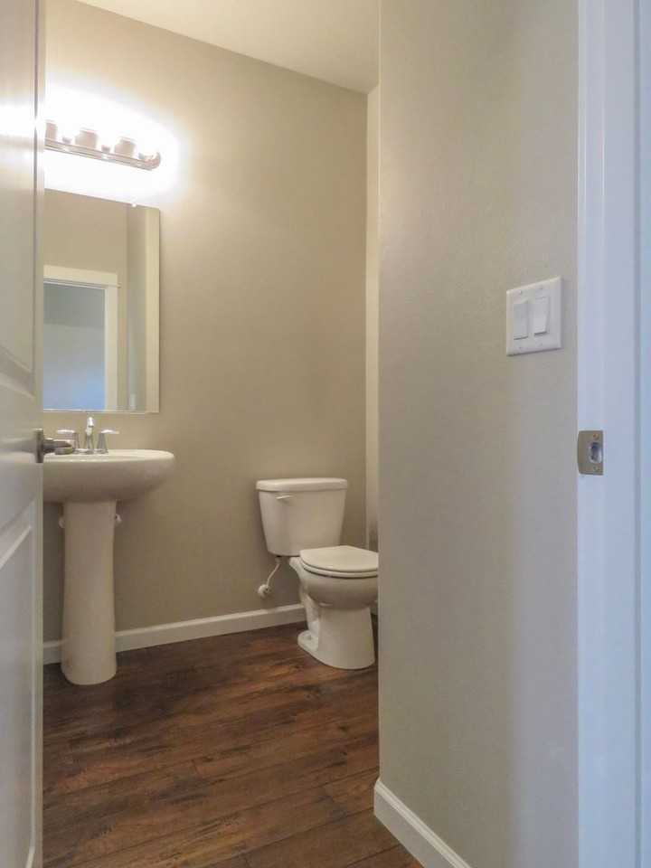384 Sw Mt Rainier St - Photo 3 of 21