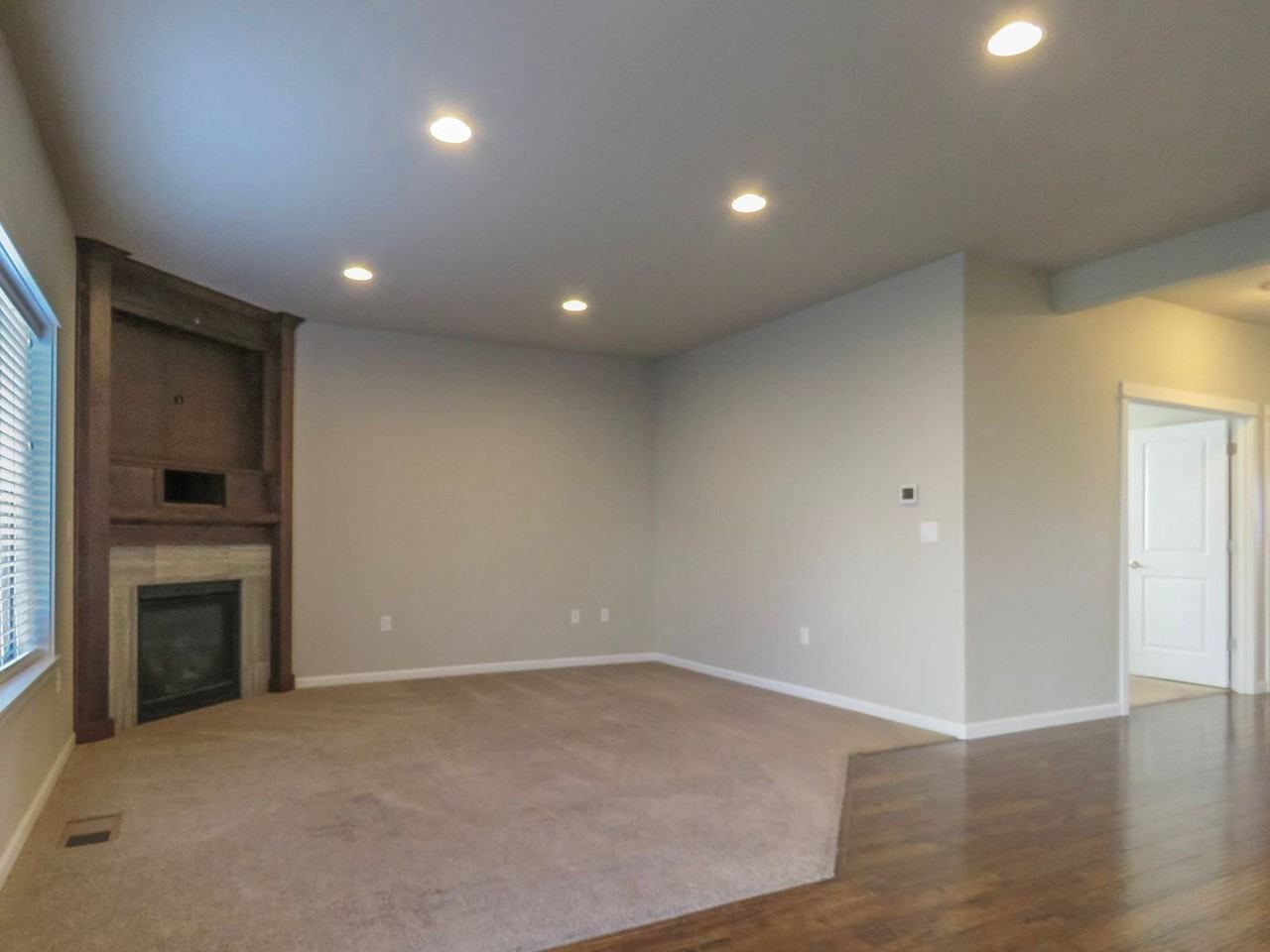 384 Sw Mt Rainier St - Photo 7 of 21