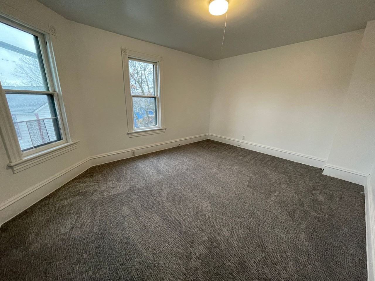 470 Park Ave - Photo 3 of 6