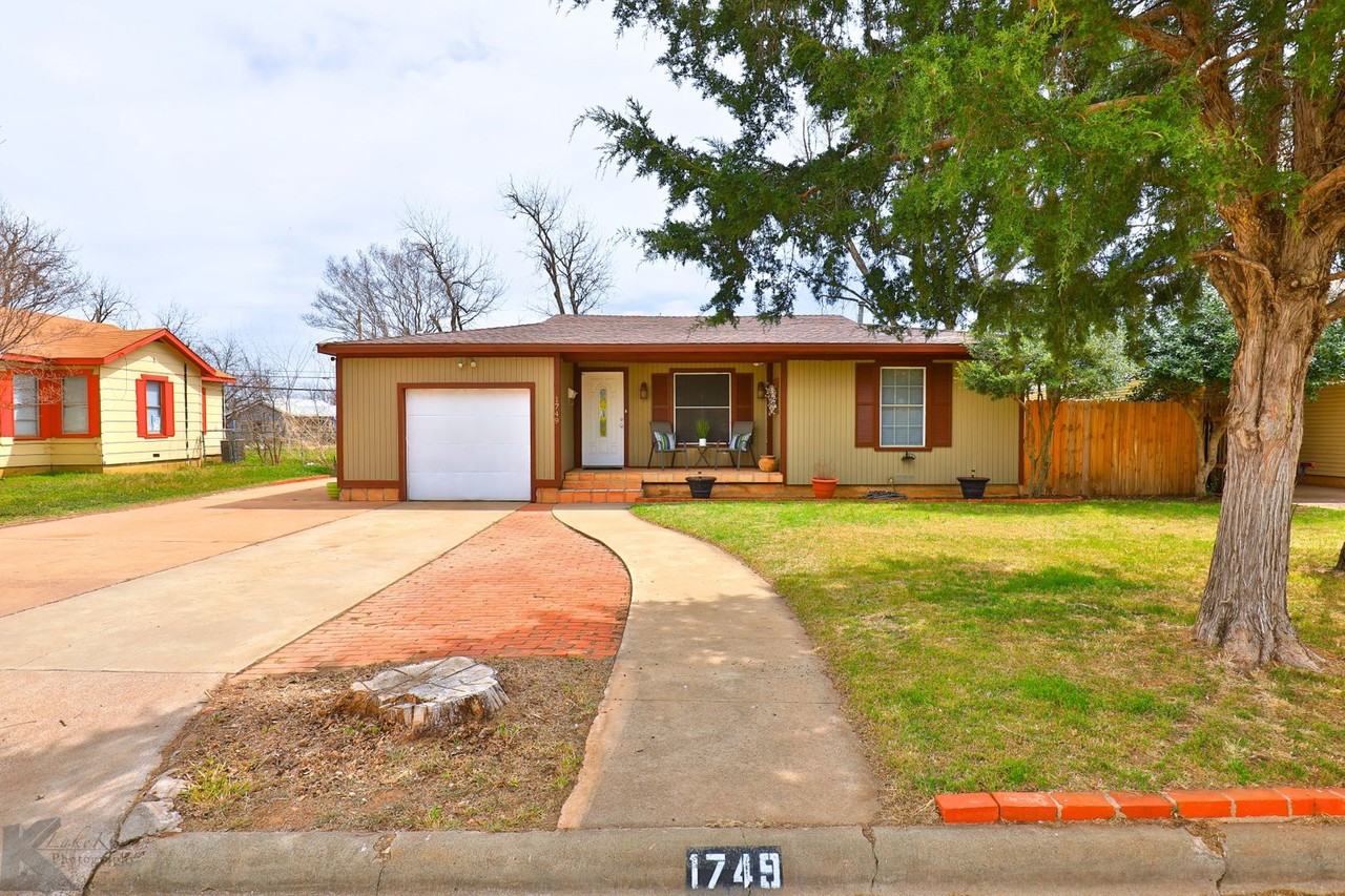 1749 Mccracken St - Photo 3 of 50