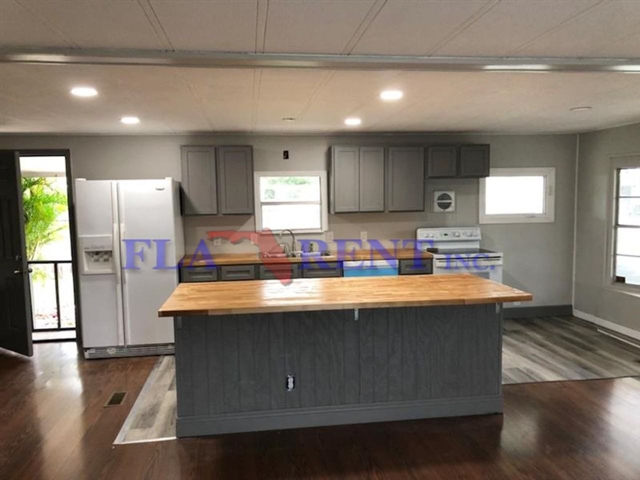 6706 Pompeii Rd - Photo 2 of 9