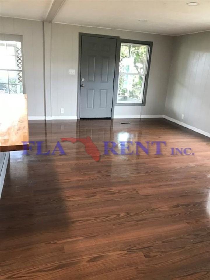 6706 Pompeii Rd - Photo 5 of 9