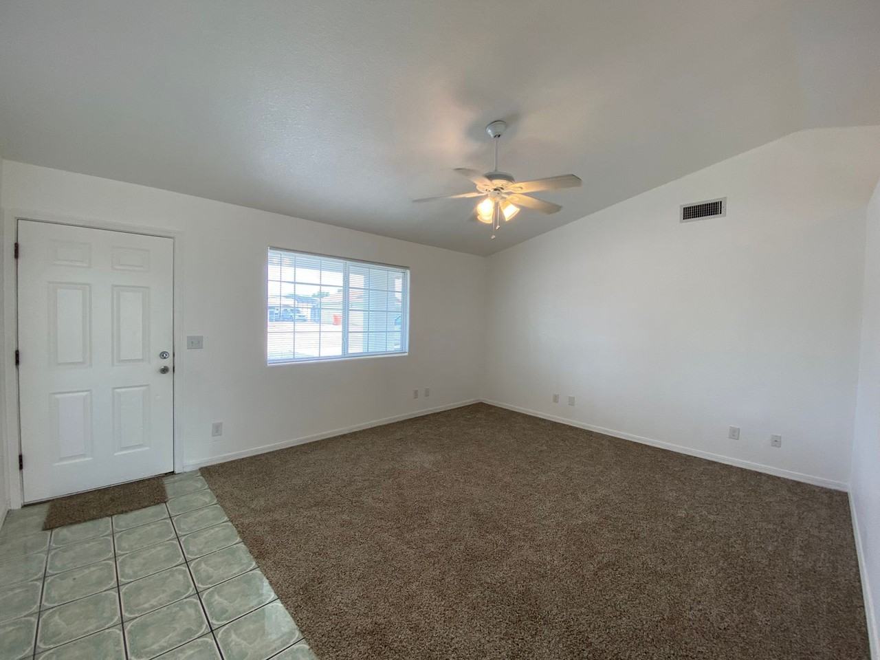 6582 Hershey Way - Photo 4 of 40