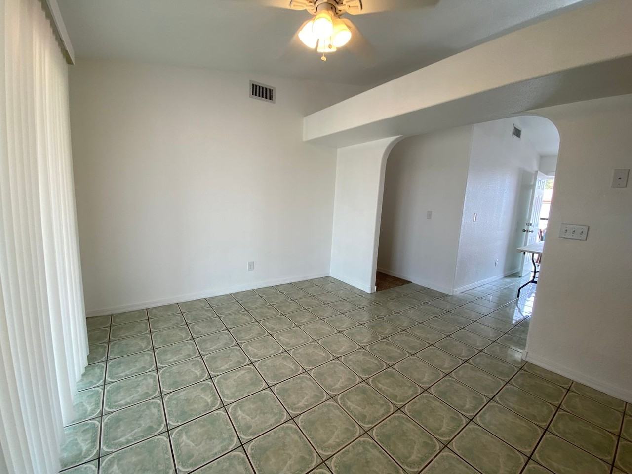 6582 Hershey Way - Photo 7 of 40