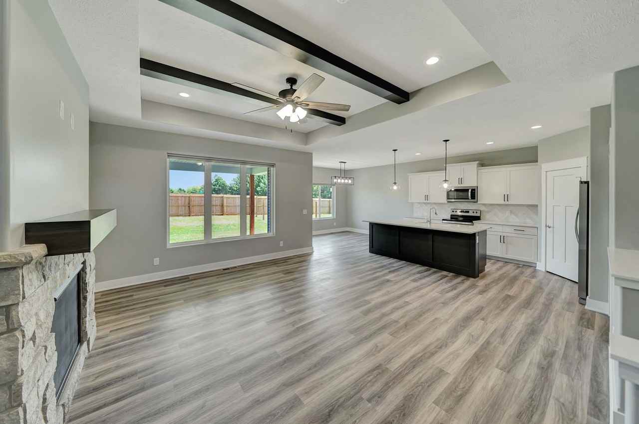 8630 S 51st St - Photo 3 of 21