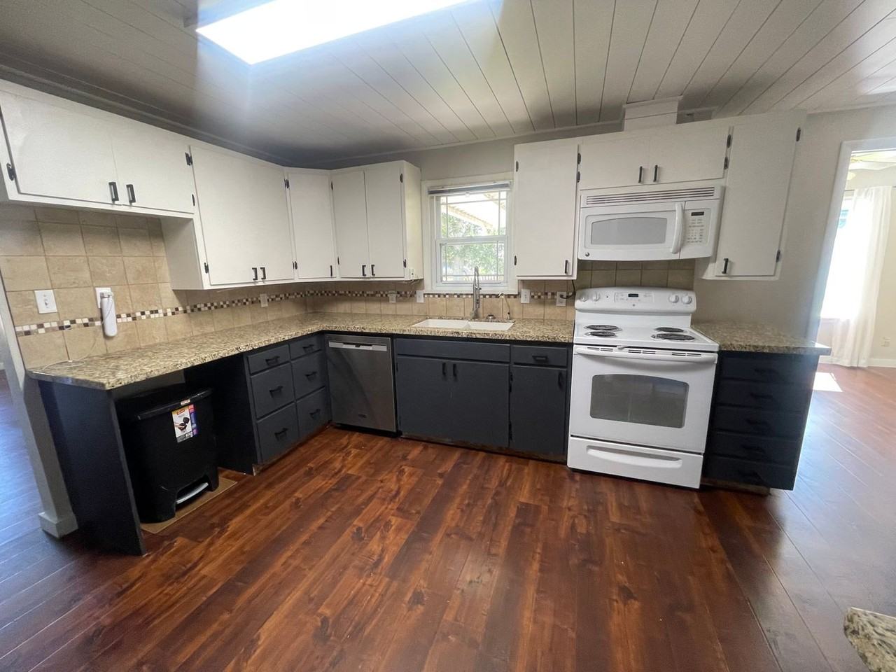 124 S 400 W - Photo 2 of 24