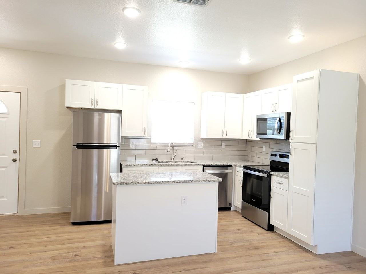 2412 E 14th St #2 - Photo 5 of 15