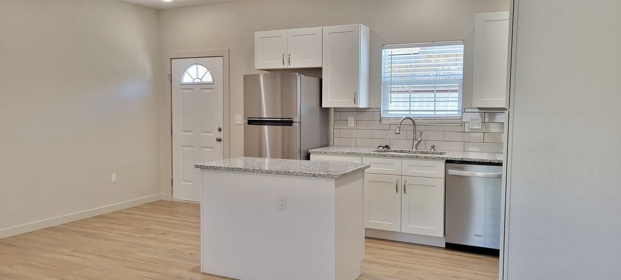 2412 E 14th St #2 - Photo 6 of 15