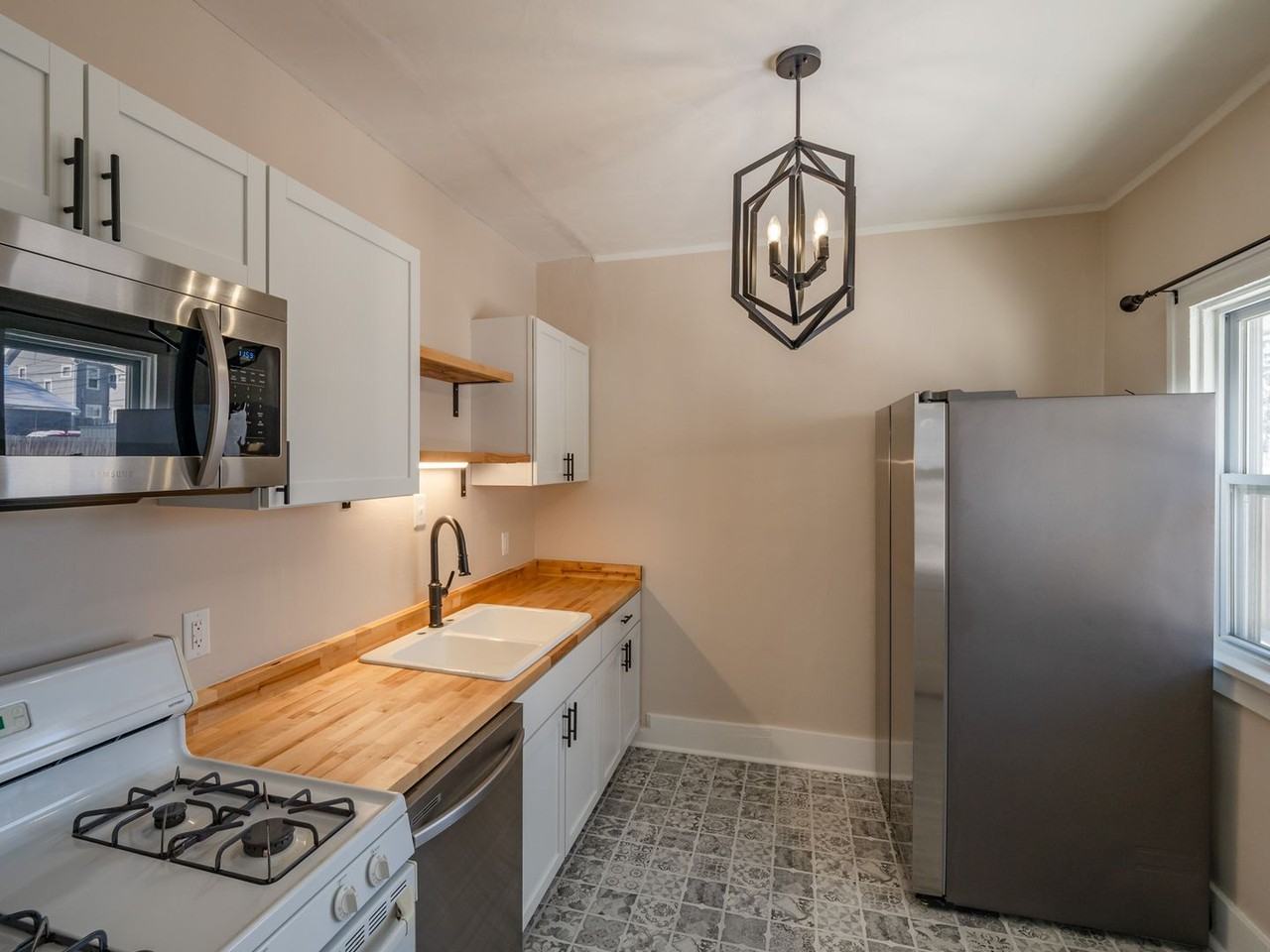 1726 5th Ave Se - Photo 2 of 19