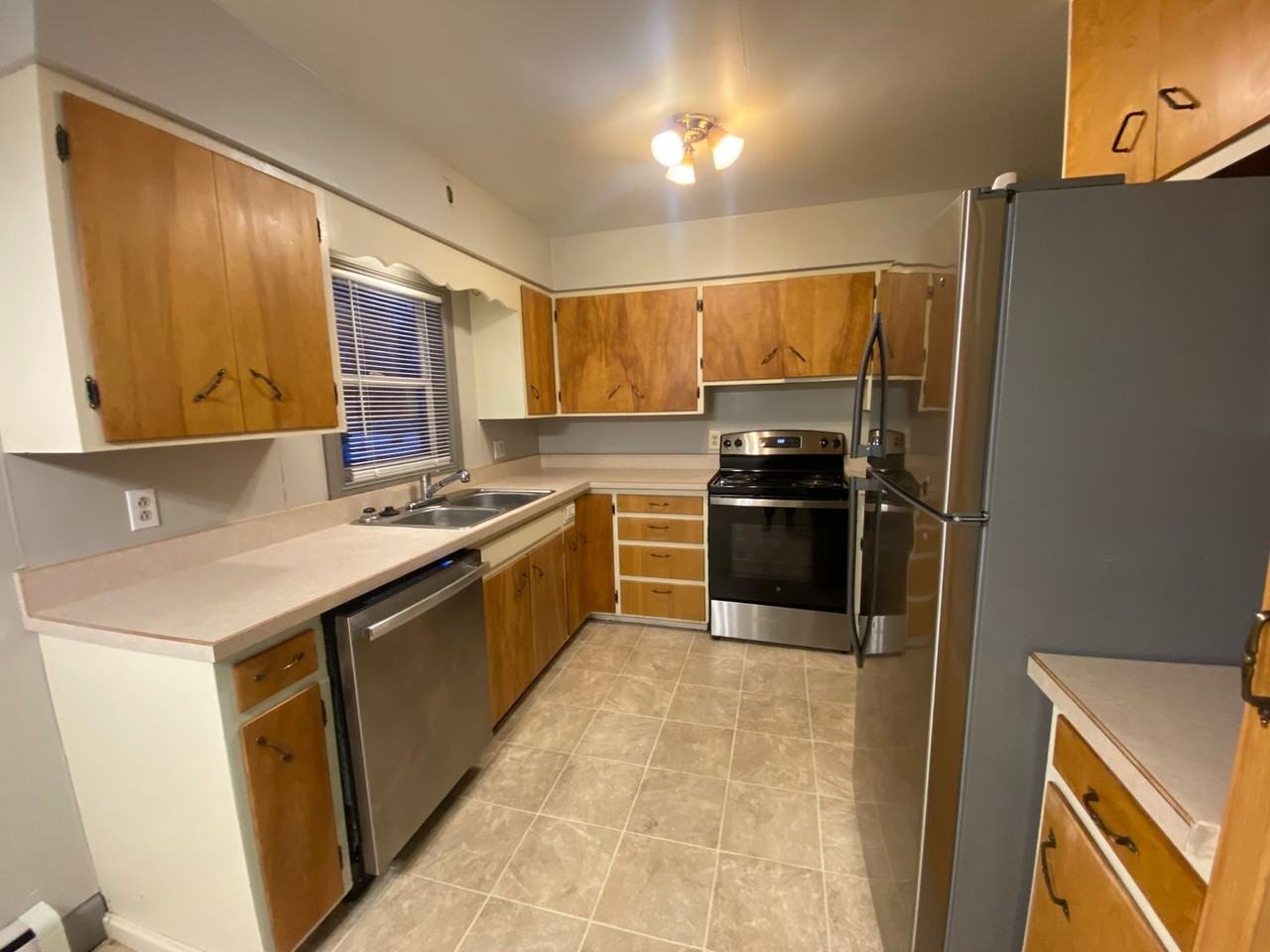 708 Elm St - Photo 3 of 17