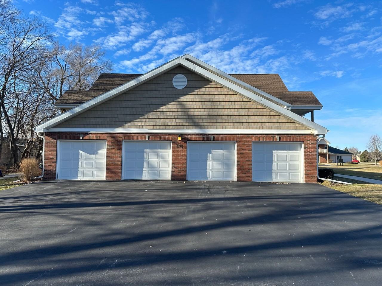 575 Sunset Dr. - Photo 3 of 4