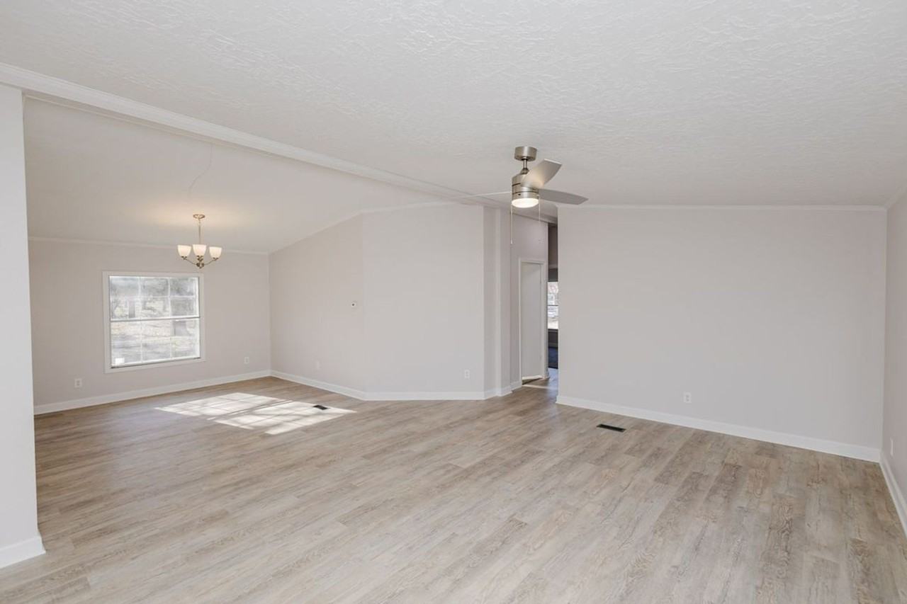 1218 E 10th St - Photo 3 of 22