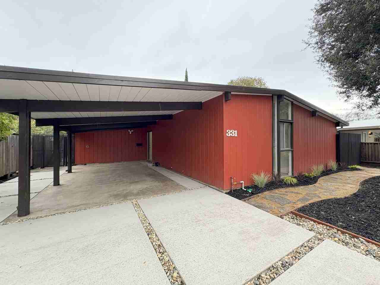 331 Carolina Ln - Photo 2 of 29