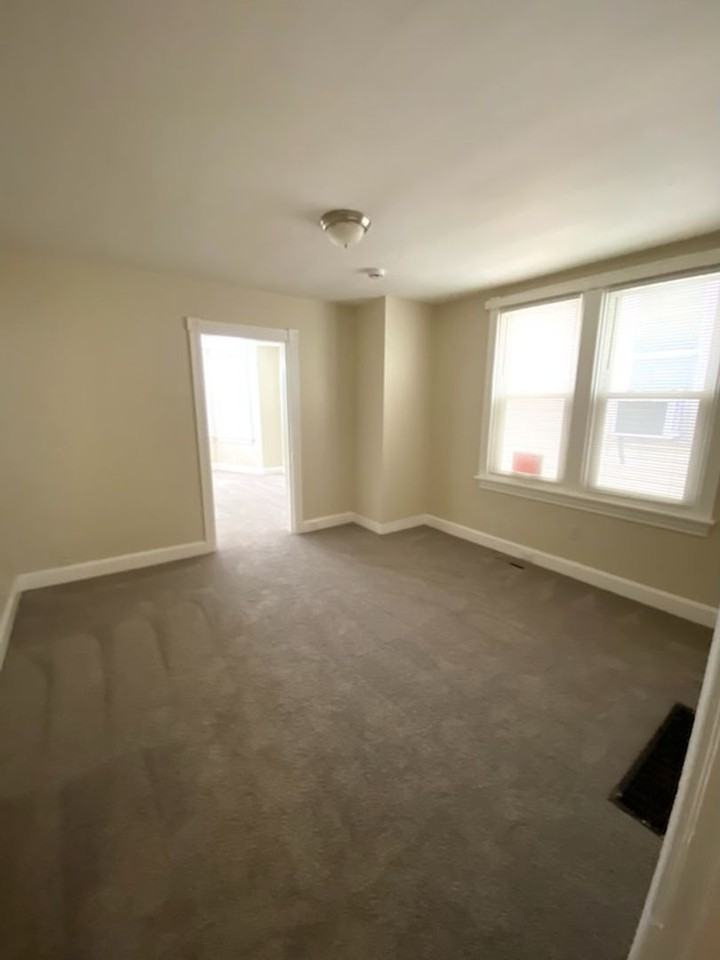 912 Salem Ave - Photo 3 of 12