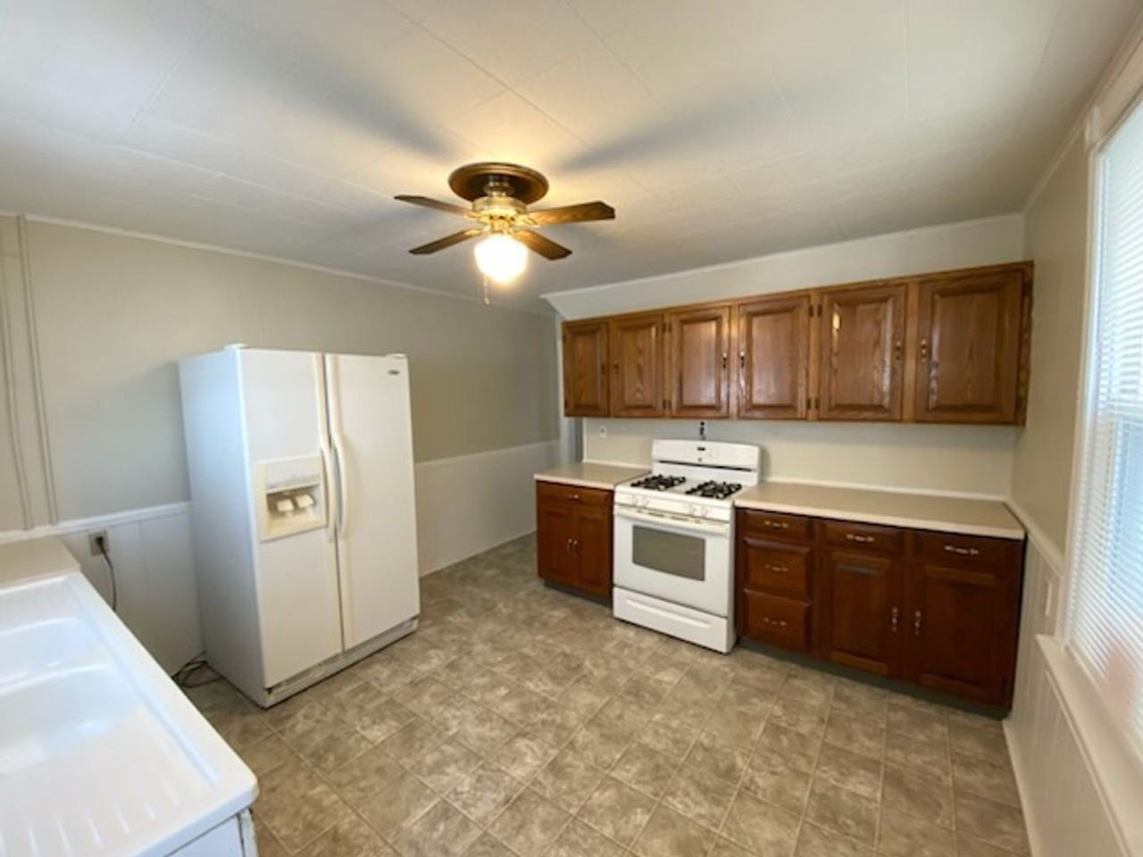 912 Salem Ave - Photo 4 of 12