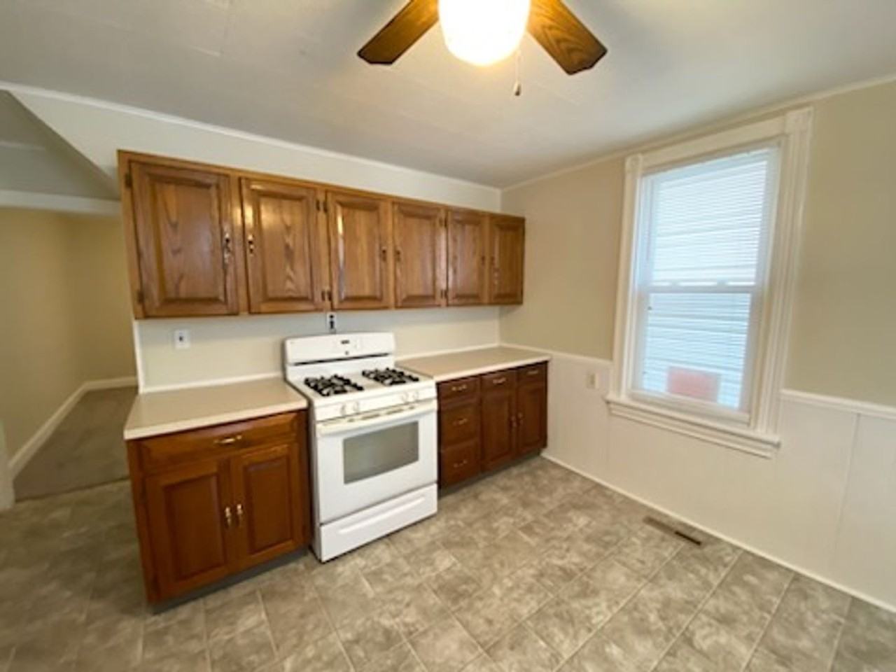 912 Salem Ave - Photo 5 of 12