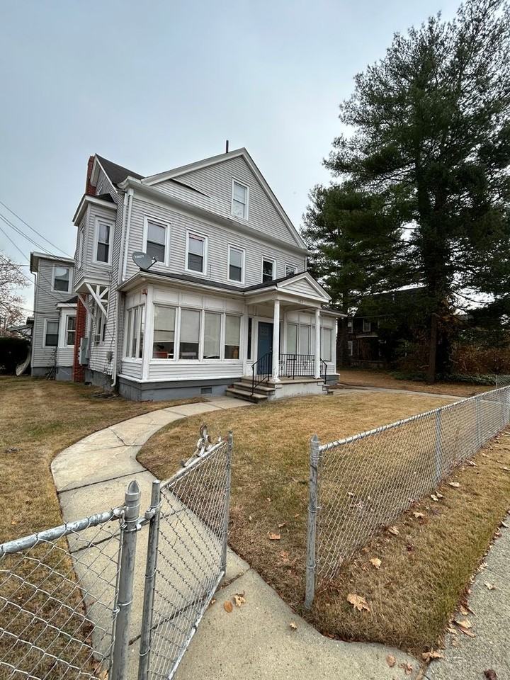 402 Cinnaminson Ave - Photo 7 of 25