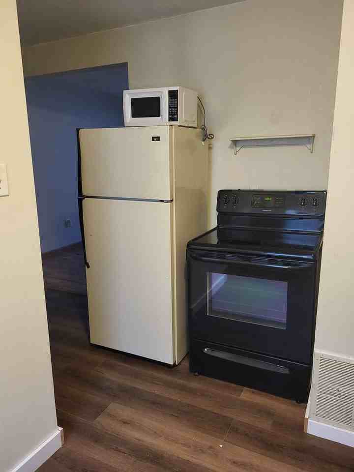 1104 Yuma St - Photo 3 of 12