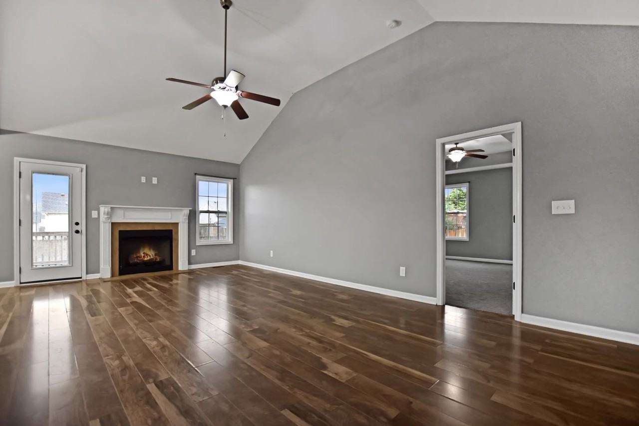 512 Falkland Cir - Photo 3 of 21