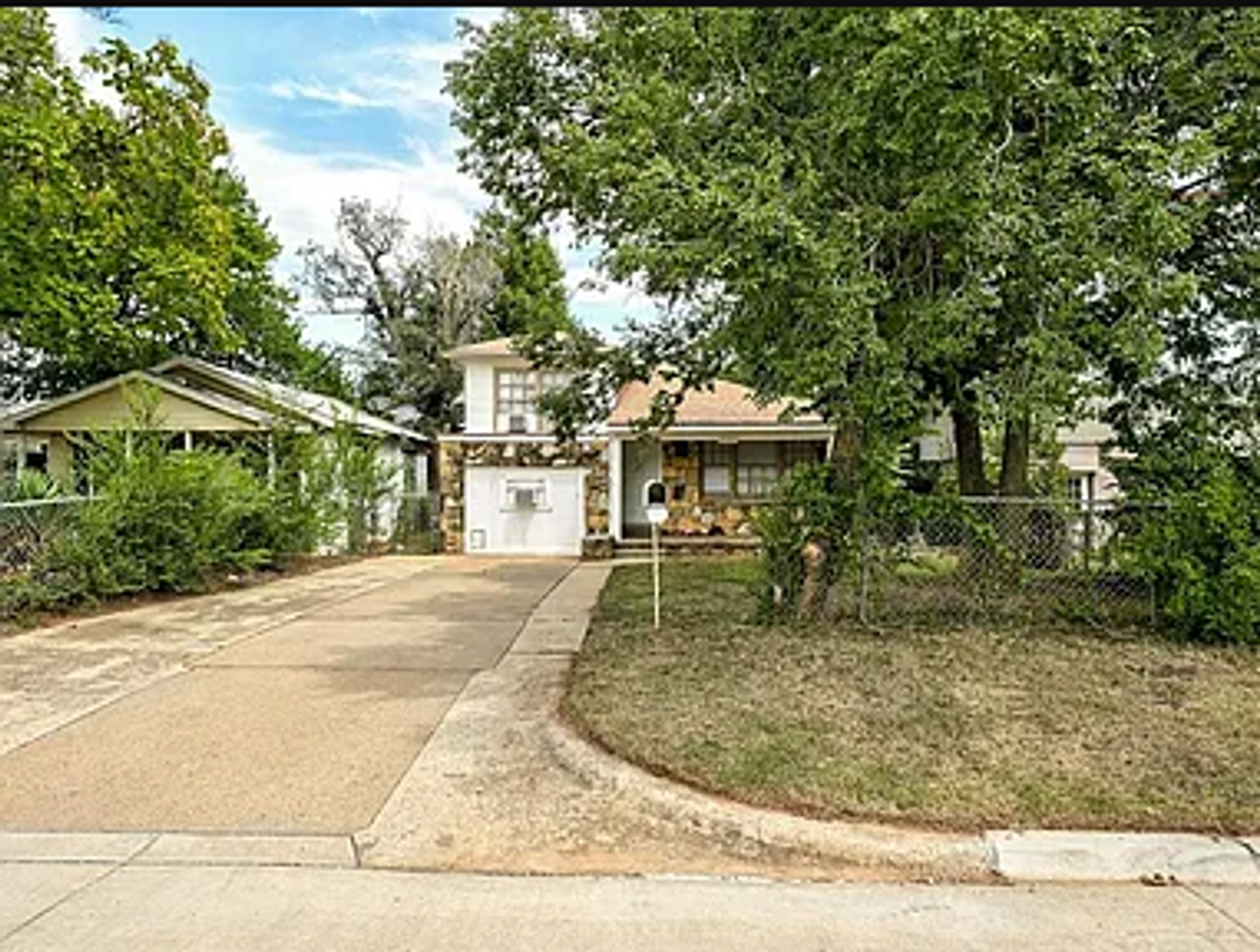 1433 Ne 26th St - Photo 2 of 37
