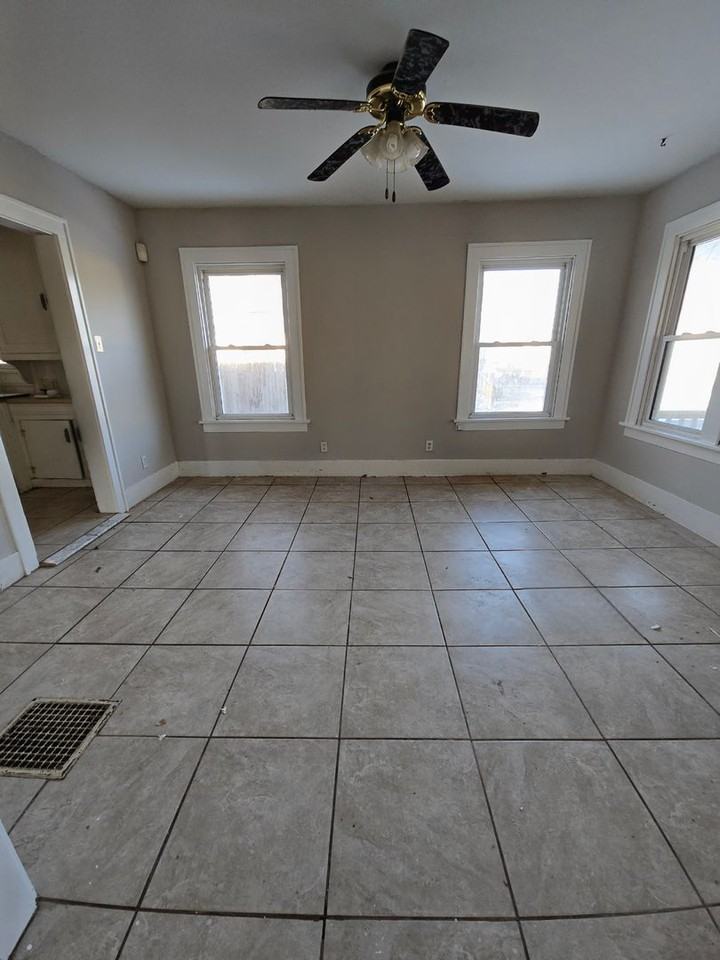 709 King Ave - Photo 3 of 10