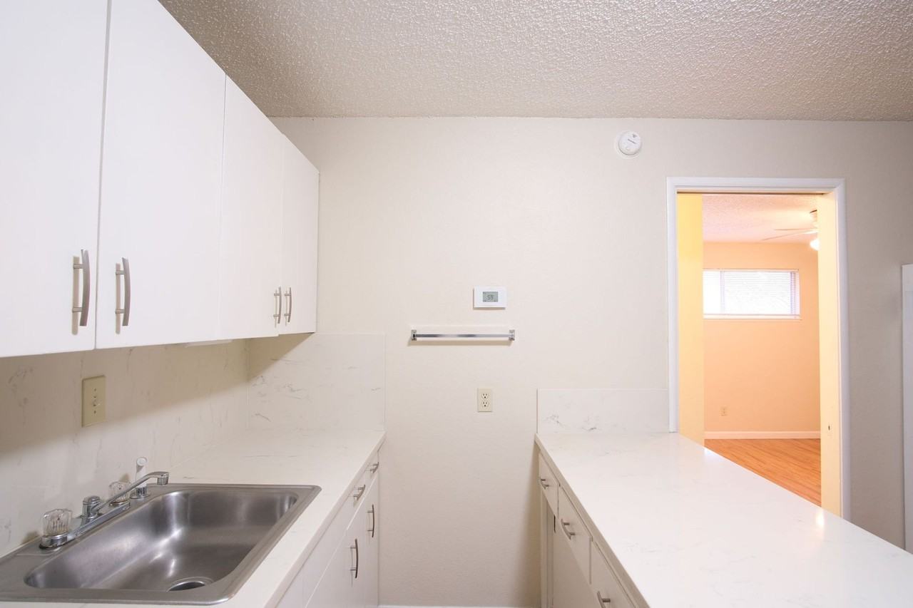 432 Sycamore Ave - Photo 5 of 19