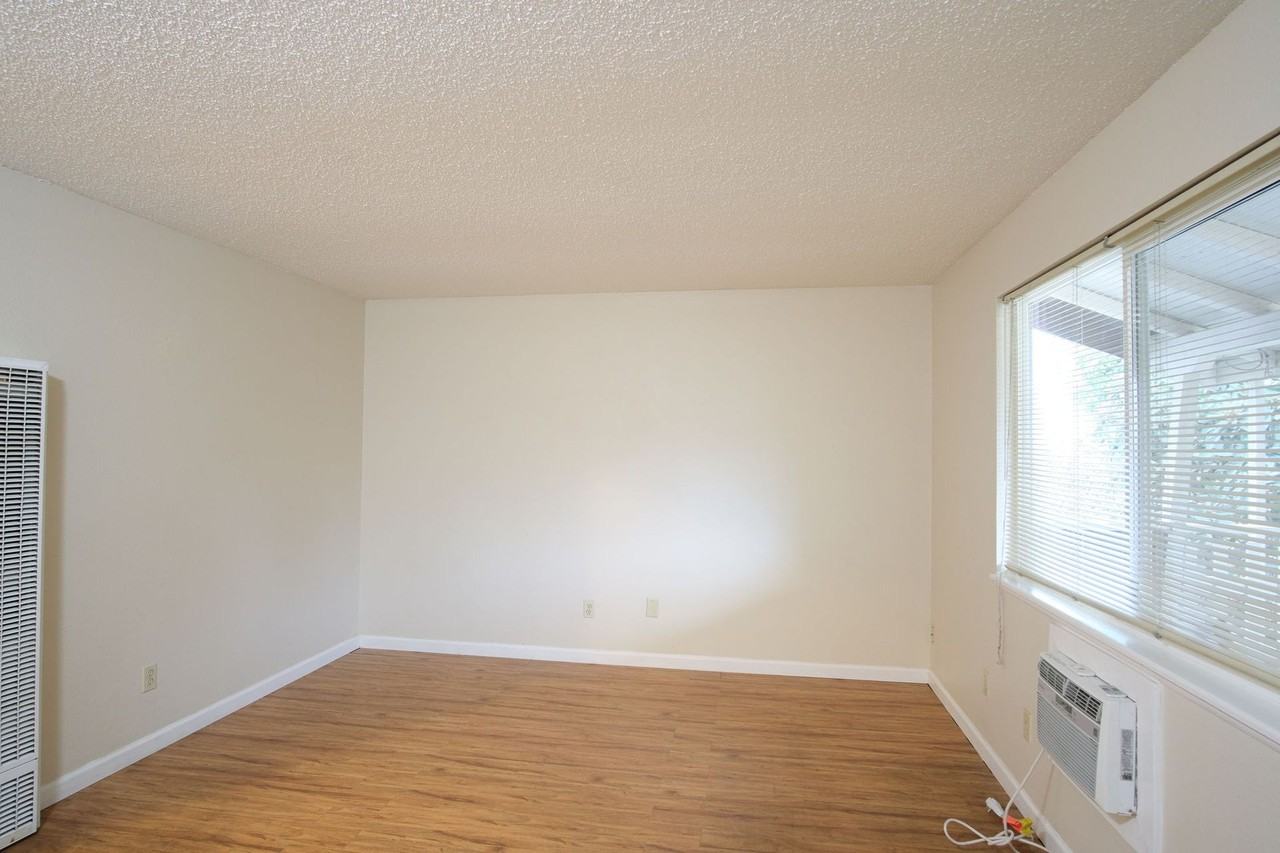 432 Sycamore Ave - Photo 6 of 19