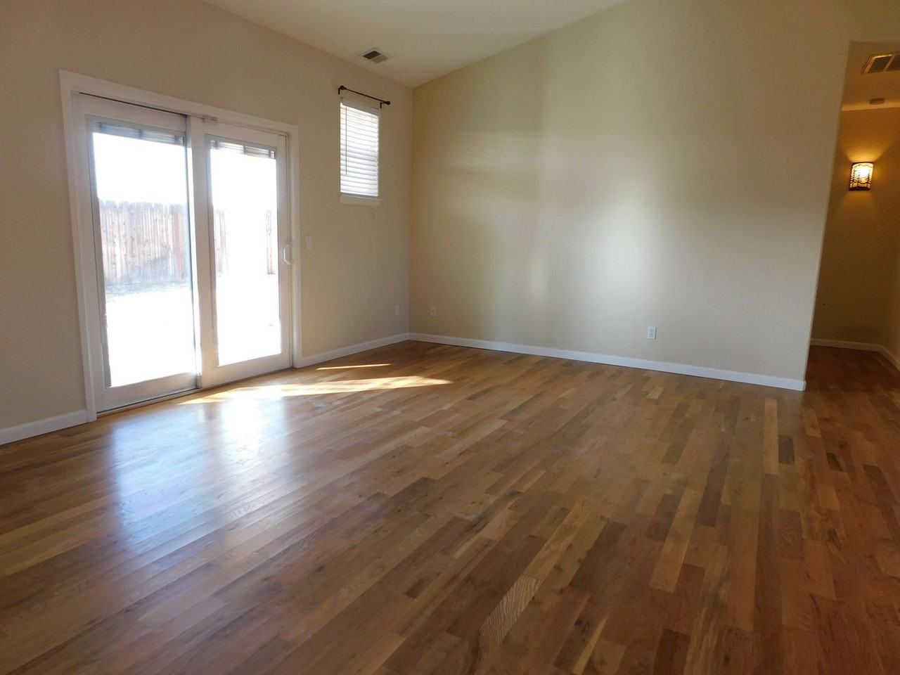 325 Arches Dr - Photo 4 of 22