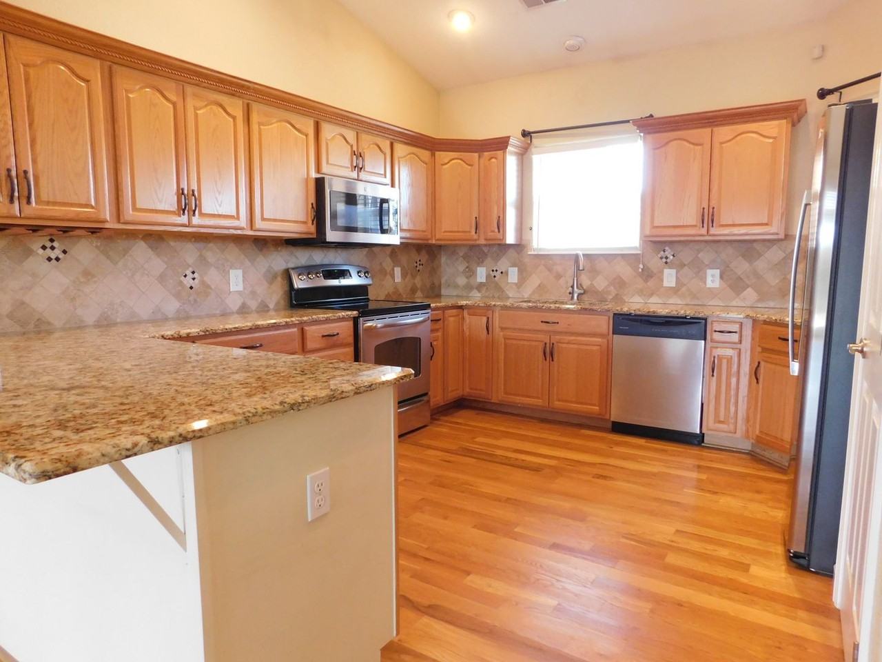 325 Arches Dr - Photo 5 of 22