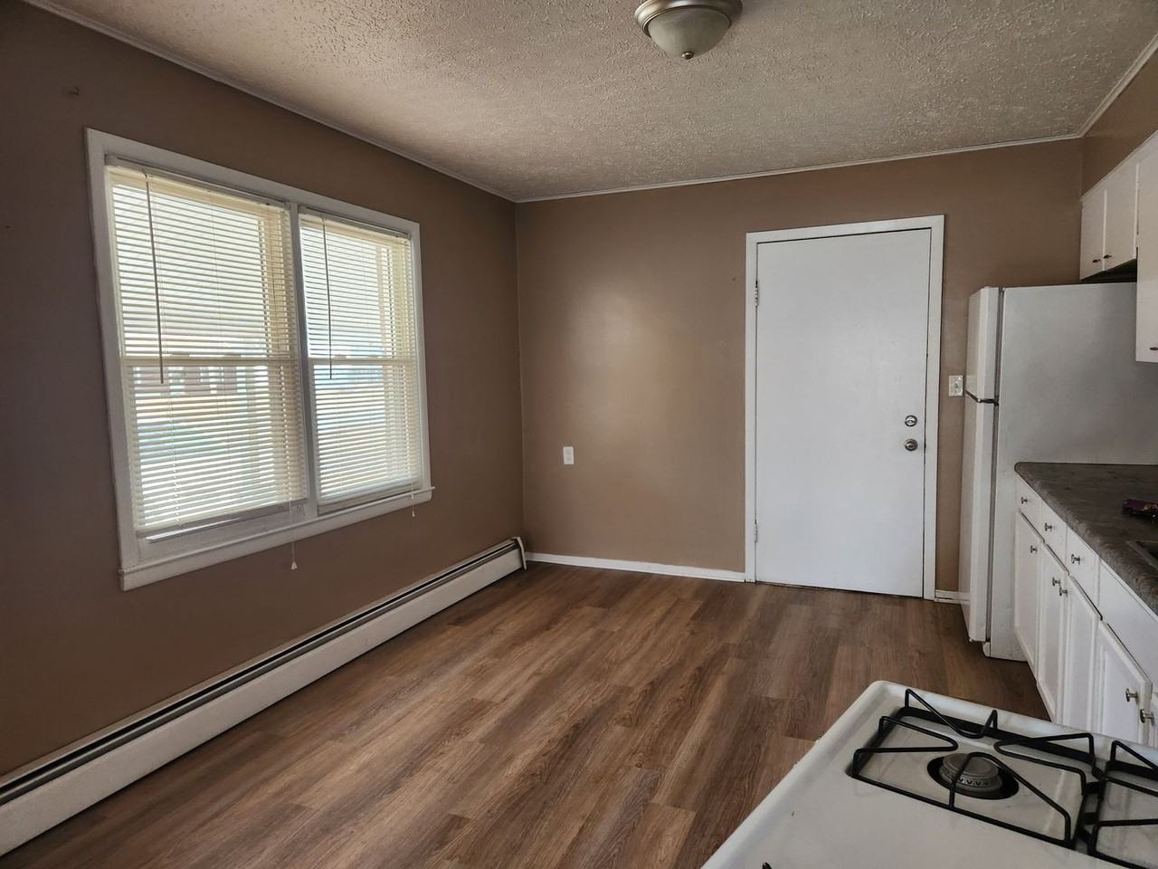 4308 10th St - Photo 3 of 12