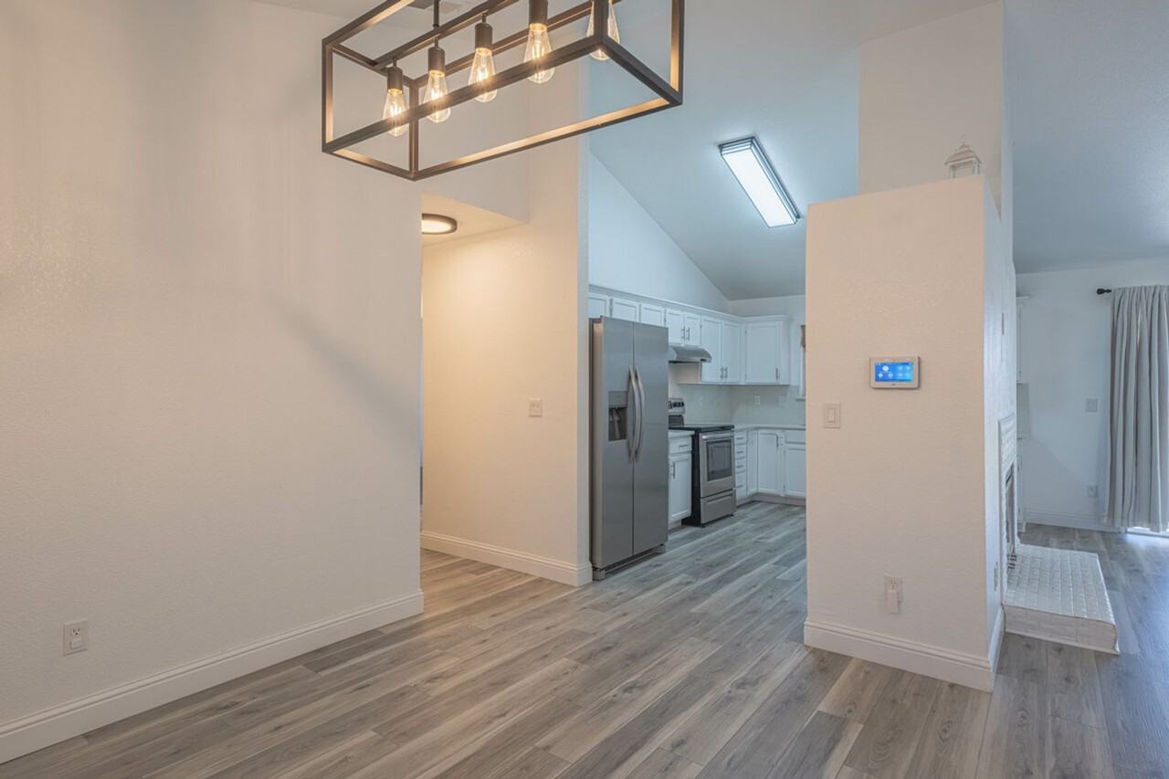 735 Malaga Ct - Photo 3 of 18