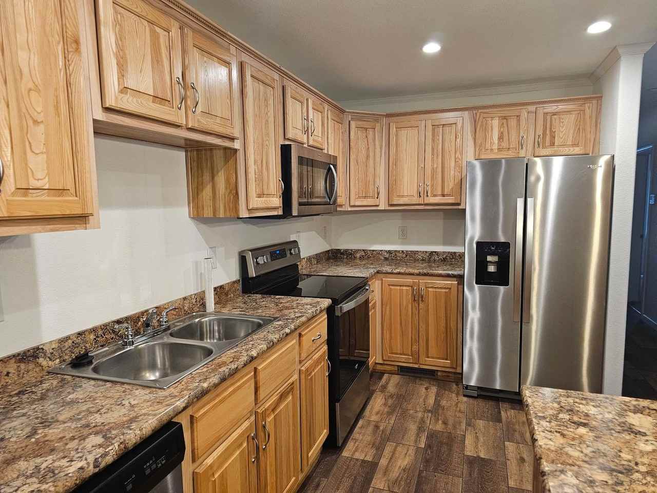 308 G St - Photo 2 of 9