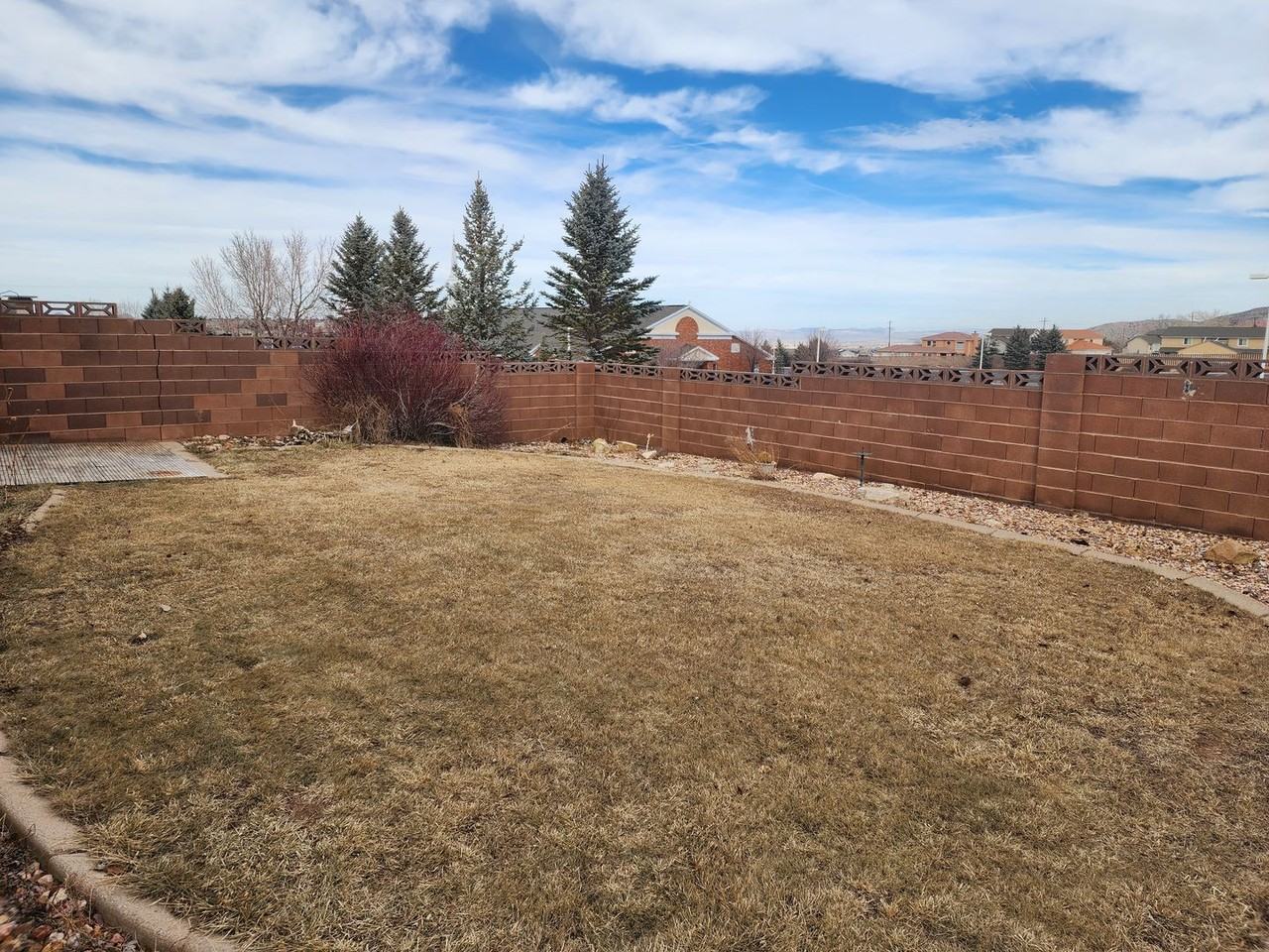 1421 Northern View Dr - Photo 3 of 17