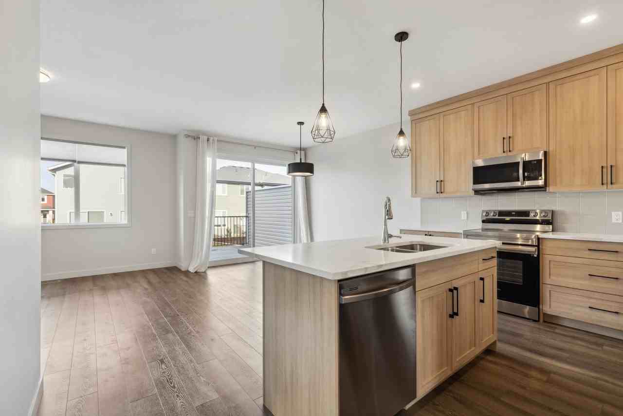 182 Willow Pl Uppr - Photo 3 of 22