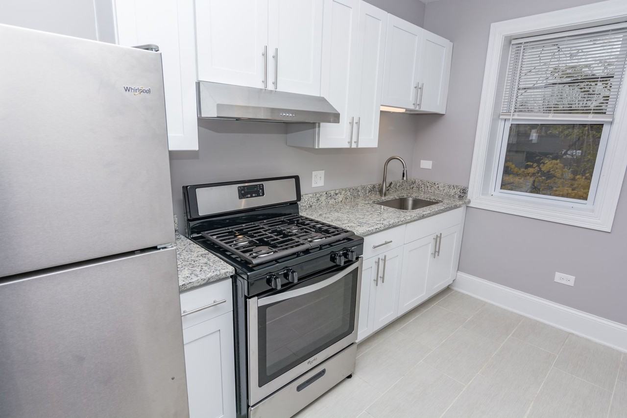 8143 S Ellis Avenue - Photo 2 of 8